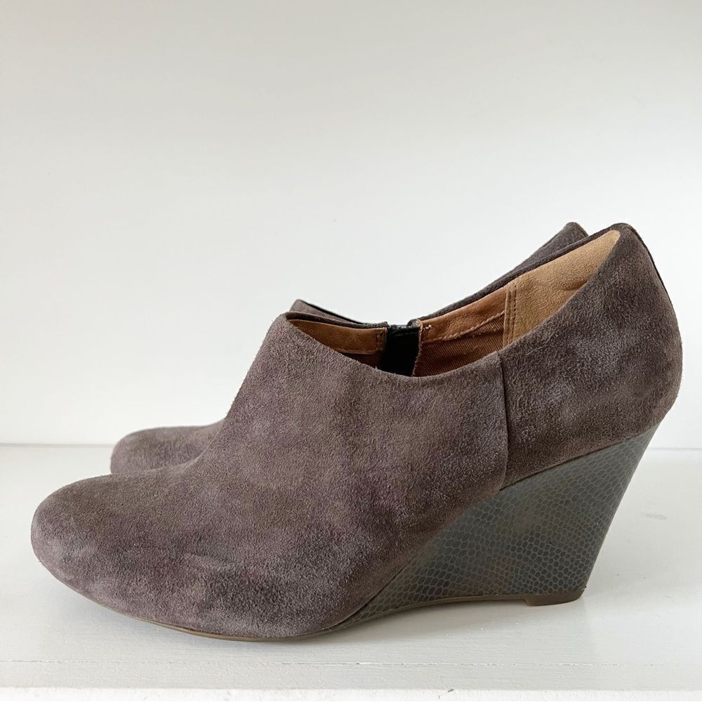 Clarks Artisan Brown Leather Suede Booties Wedge Size 9.5 Zippered Ankle